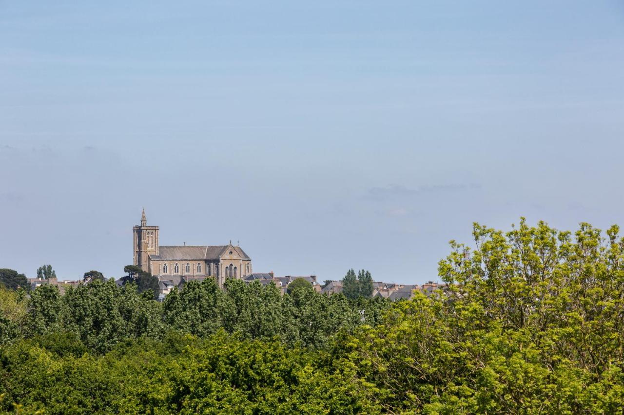 La Metairie-du-vauhariot - Ou - Piscine Chauffée - Vue Et Mont Saint Michel Et Gr34 - Résidence Hôtelière Pensión 3*
