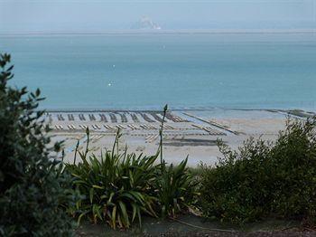 Pensión La Metairie-du-vauhariot - Ou - Piscine Chauffée - Vue Et Mont Saint Michel Et Gr34 - Résidence Hôtelière